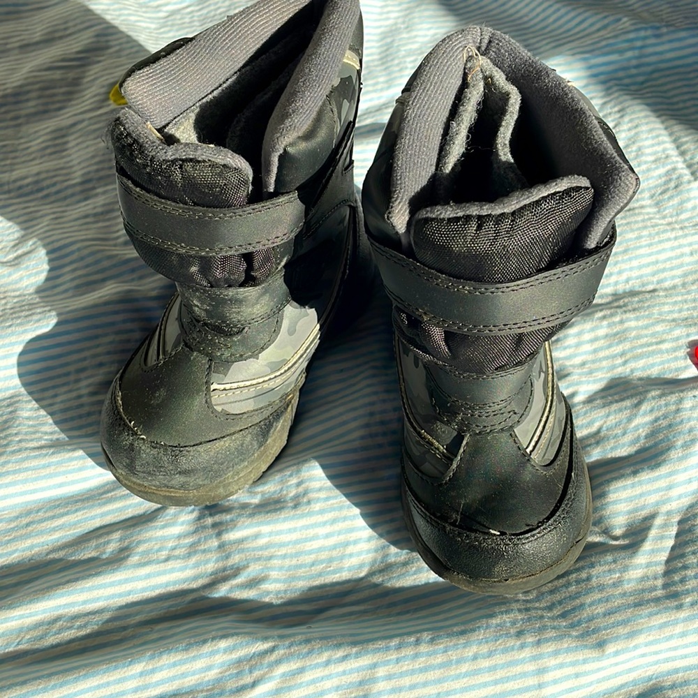 Toddler snow boots size 7